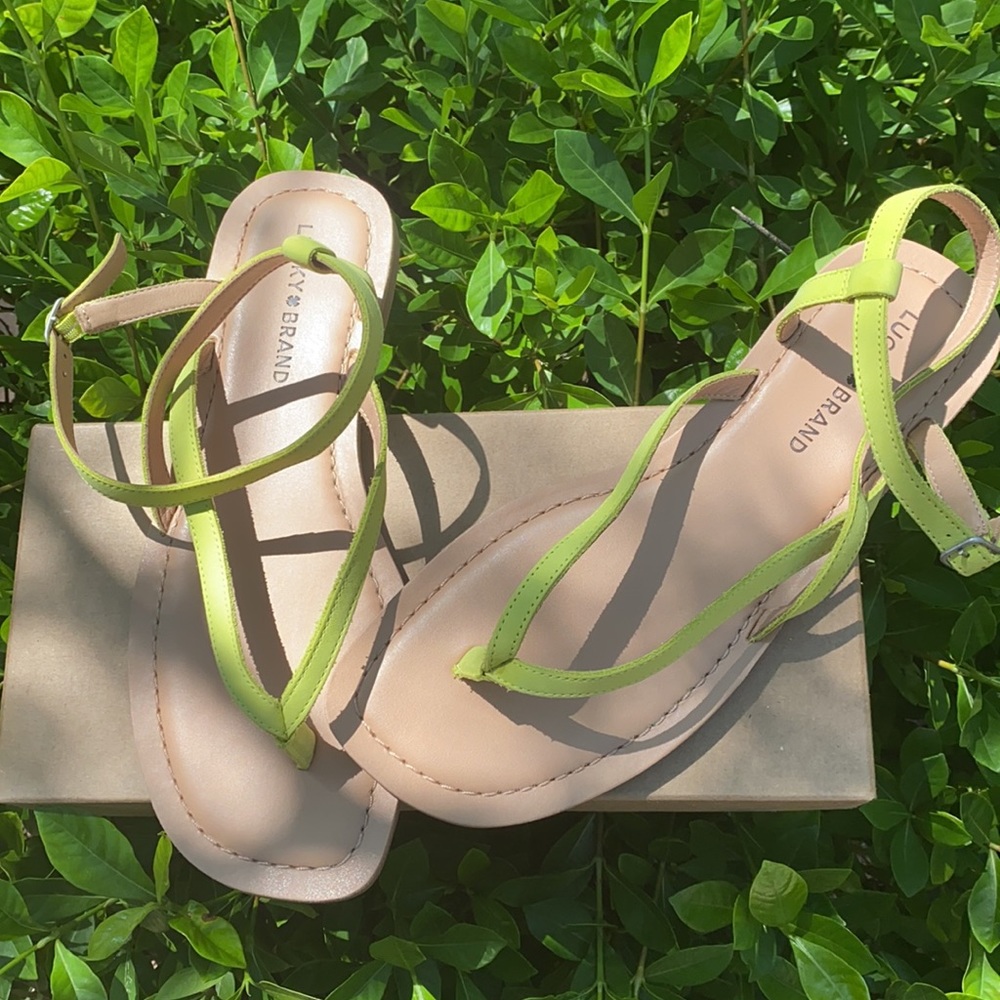 New Lucky Brand  sandals
